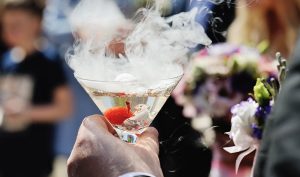 Trockeneis der Nebeleffekt in Getränke