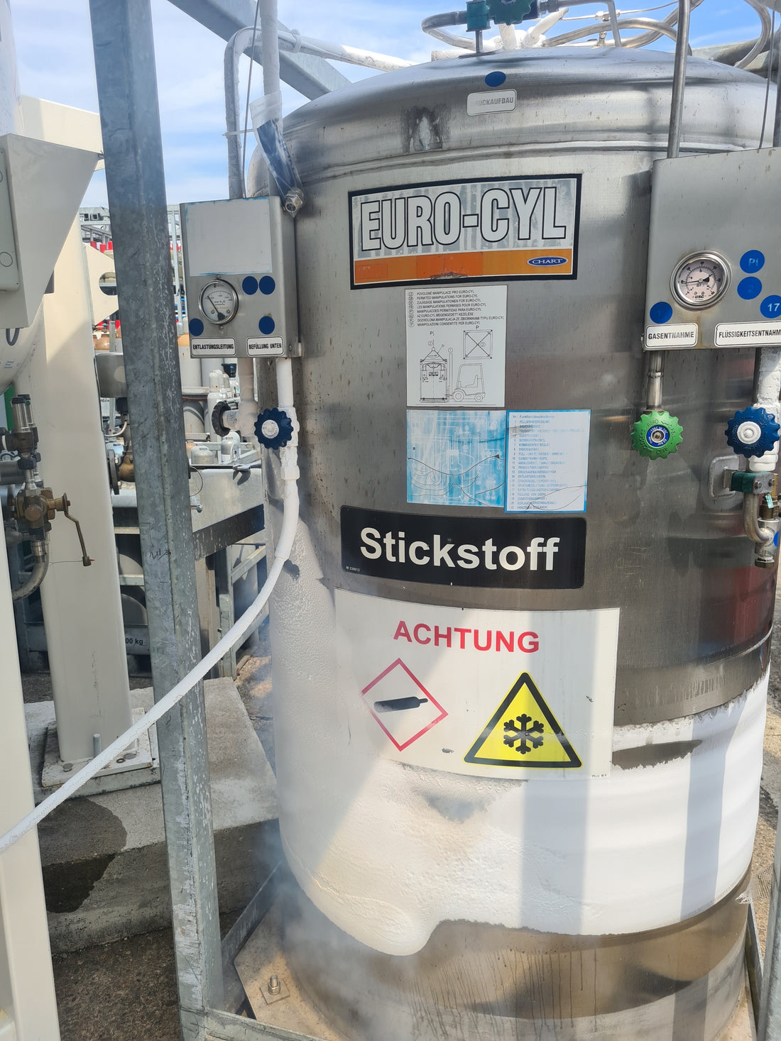 Befüllung eines 1000 Liter Stationären Stickstofftank