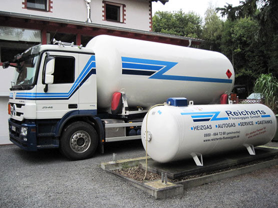 Vertragsfreier Flüssiggastank im Garten